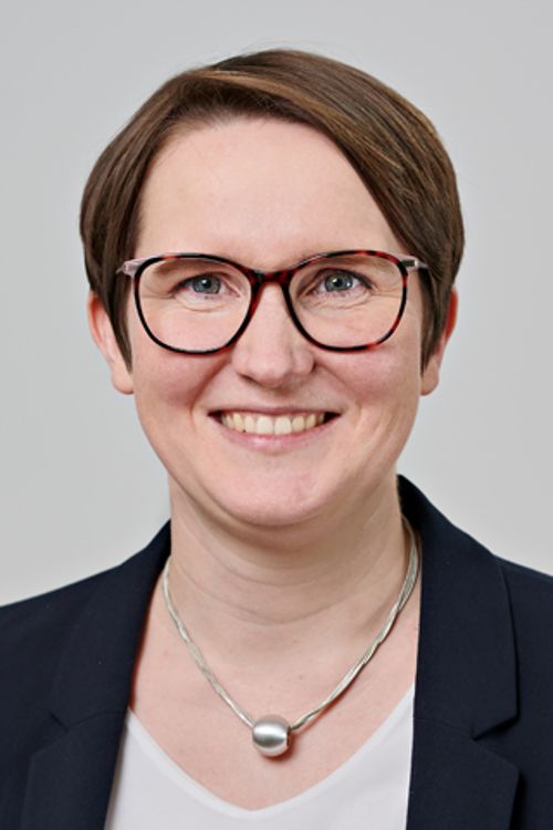 Dr. Sarah Brückner